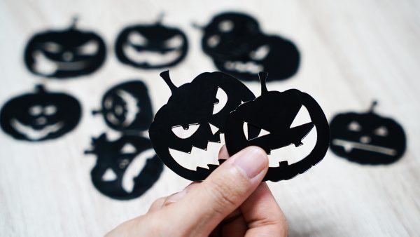 Halloween Pumpkins Acrylic Decoration: Adding an Artistic Twist to Your Spooky Celebrations