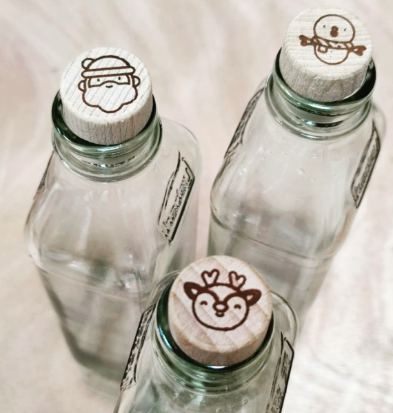 Festive Christmas Patterns Engraved on Bottle Corks with Spider A1 Laser Engraving Machine