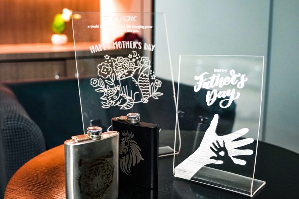 Personalized customization: unique applications of wine bottles and acrylic panels